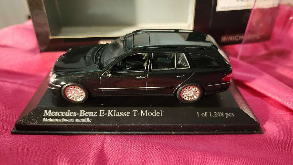 Mercedes E-Klasse "T-Model" by Minichamps