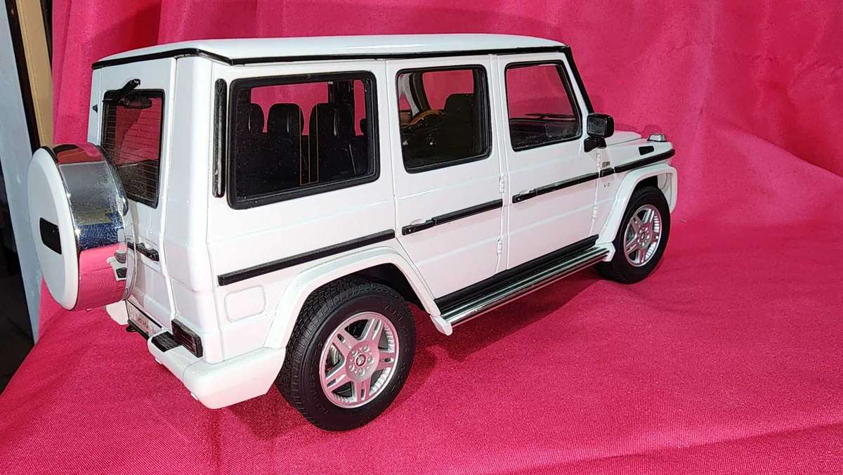 G-Wagon V8 Mercedes Benz (1:18)