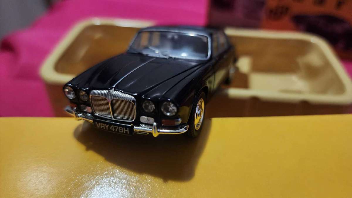 Daimler Sovereign ( Jag XJ6 ) by Vanguards