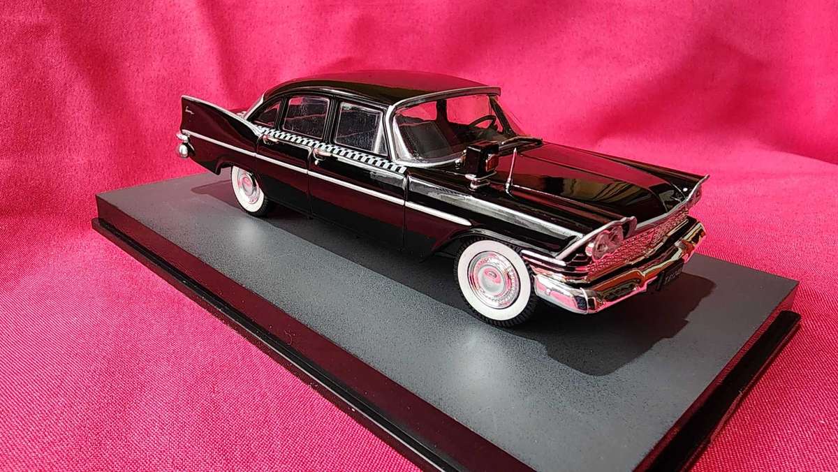 Plymouth Savoy  (1:43) James Bond