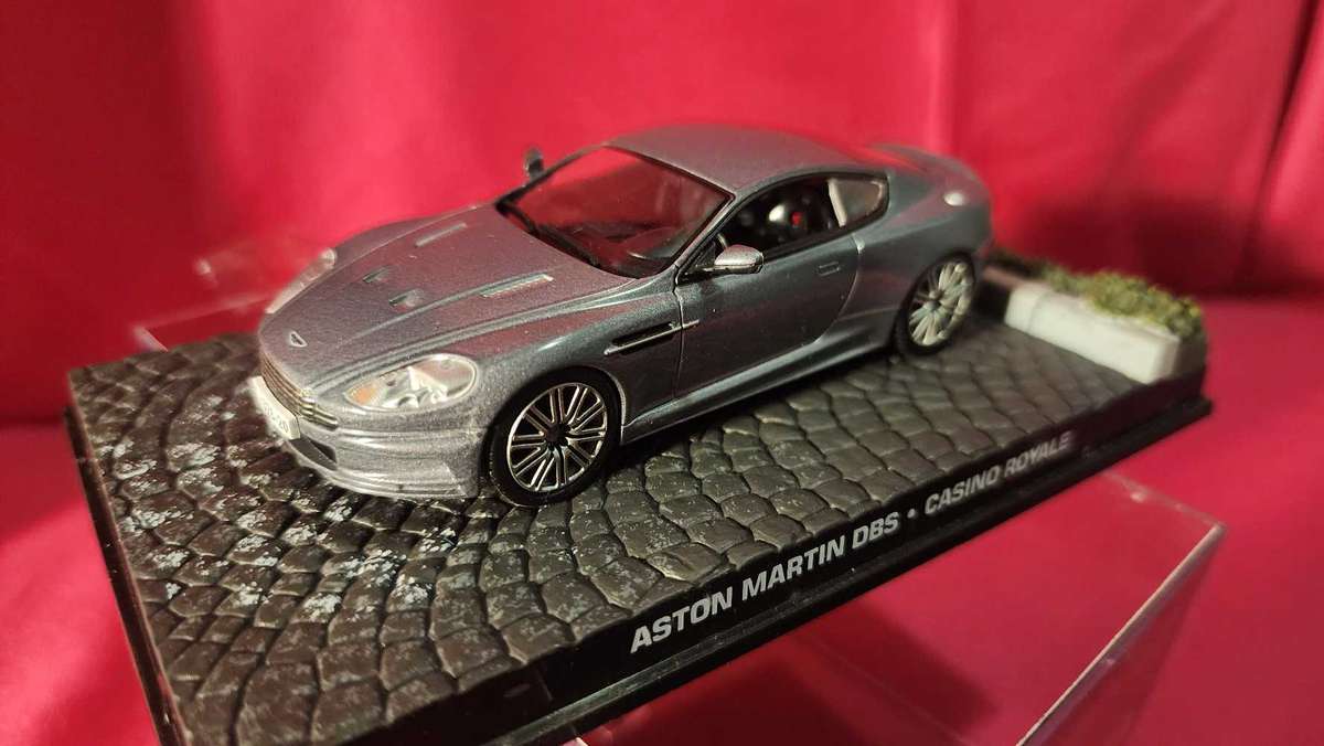 Aston Martin DBS  James Bond