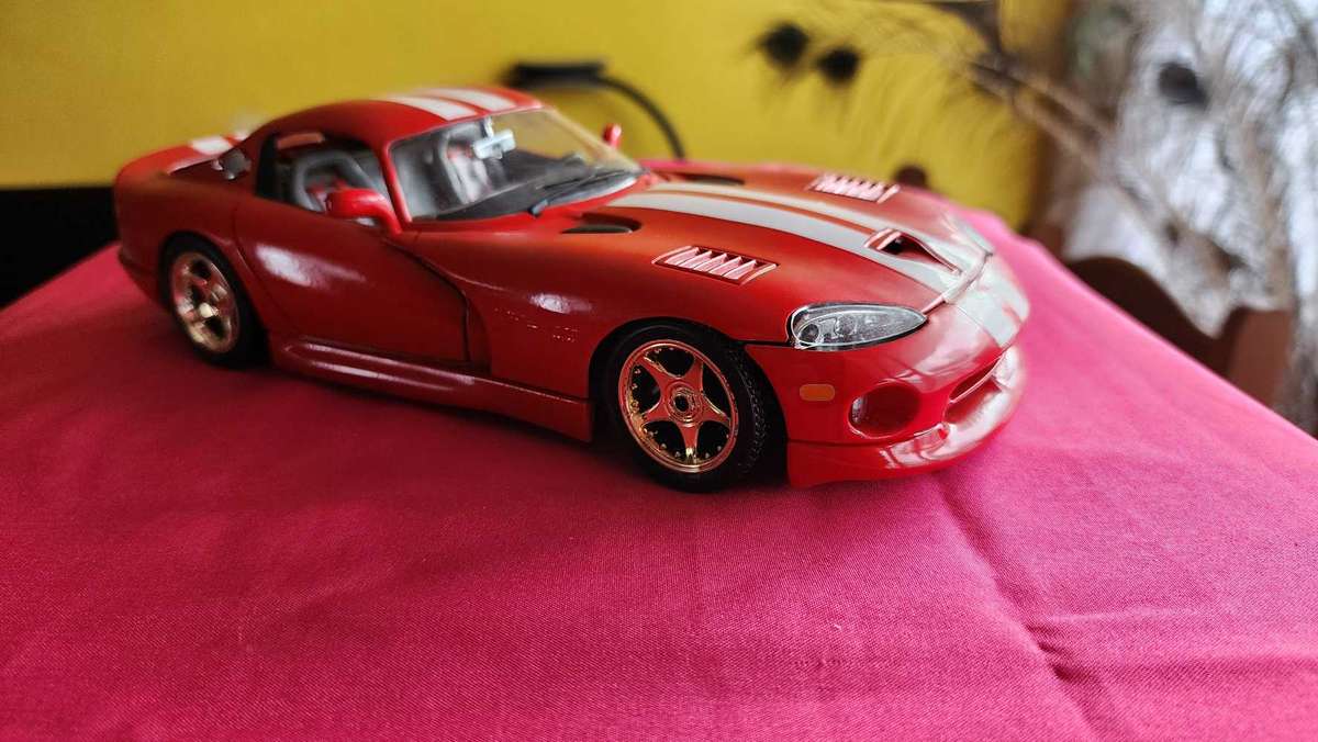 Viper GTS Coupe "Dodge" 1,18 Bburago