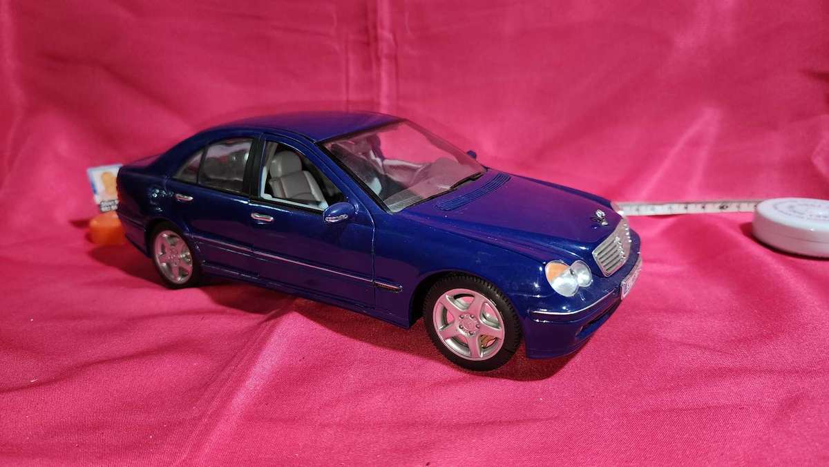 Mercedes C320 (1:18) by Welly