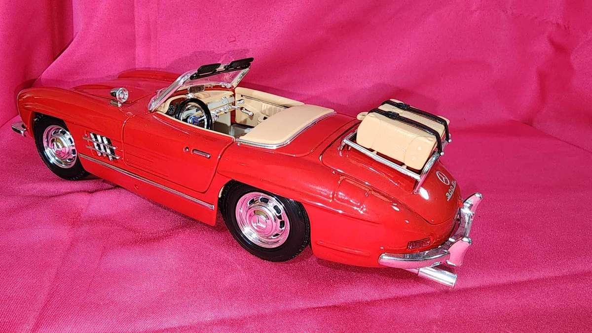 Mercedes 300 SL (Red) 1:18