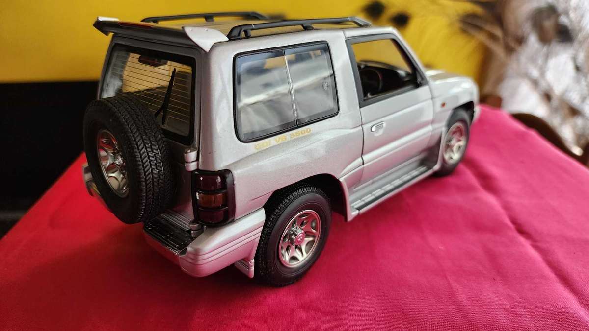 Pajero SWB Blister 1:18 AutoArt