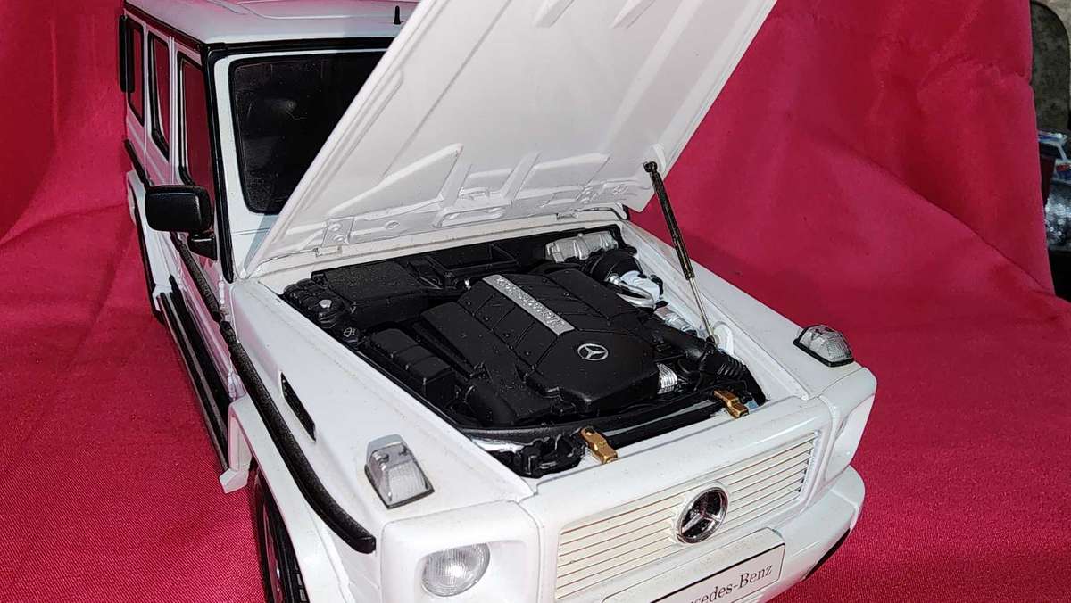 G-Wagon V8 Mercedes Benz (1:18)