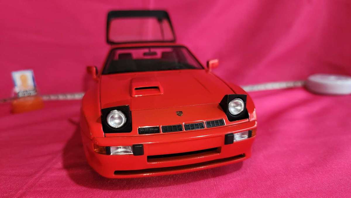Porsche 924 ( Autoart ) 1:18