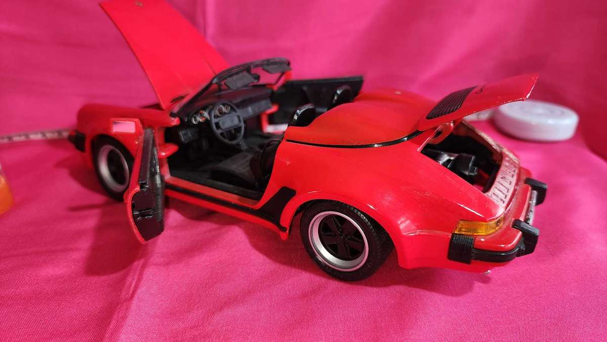 Porsche 911 Speedster (1:18) Maisto