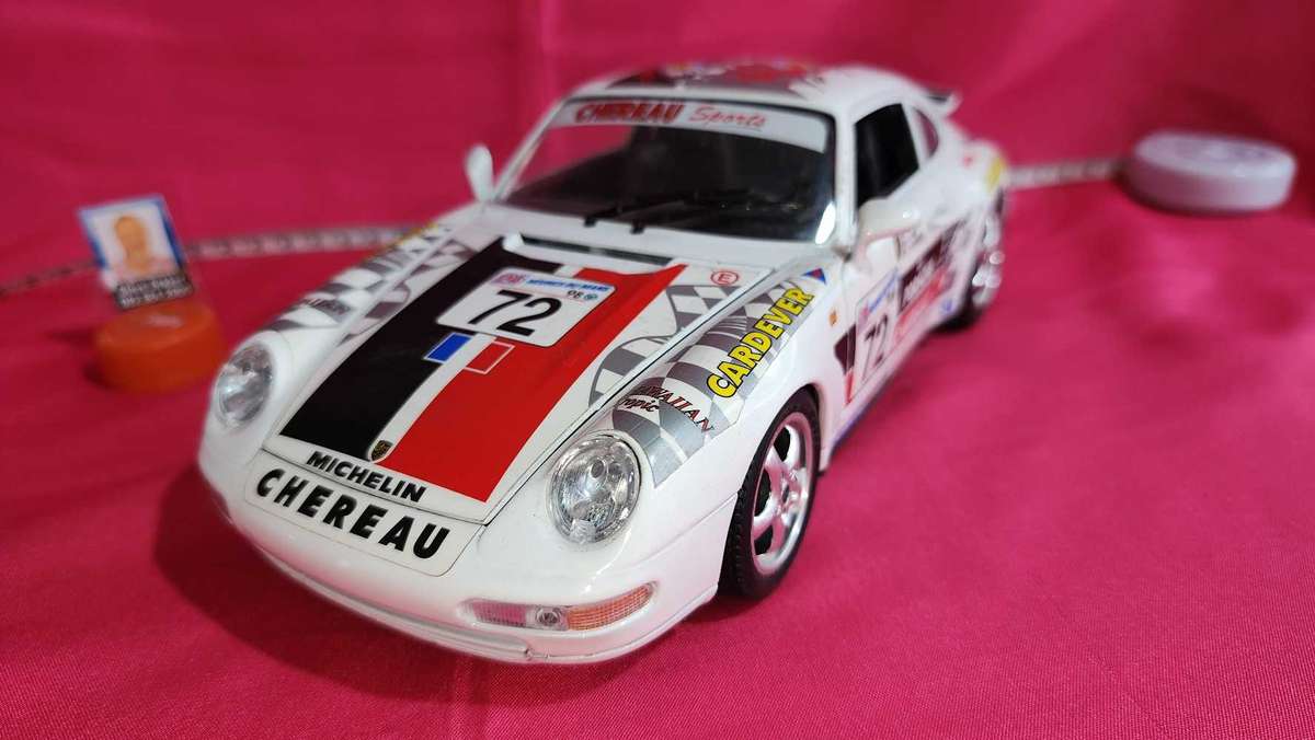 Porsche Carrera 911 90's  Bburago  (1:18)