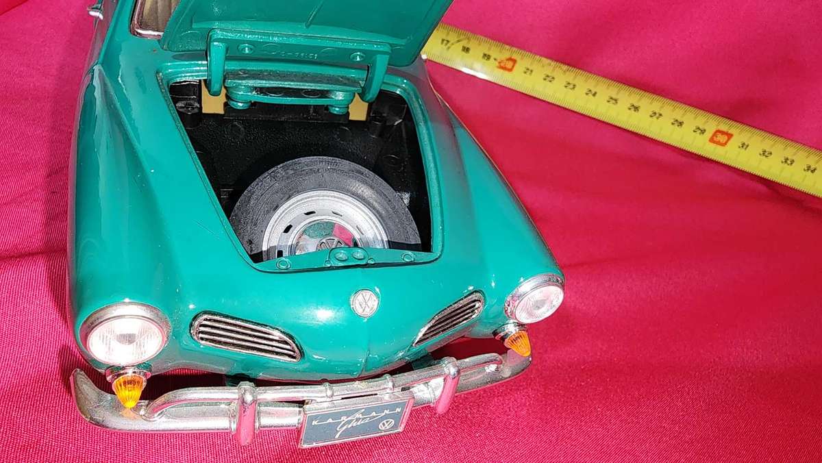 Karmann Ghia ( Road Legends) 1:18