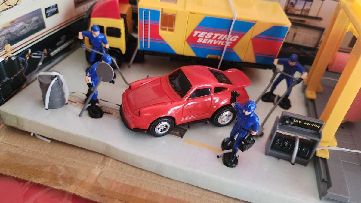 Racecar, Service Truck & Carwash