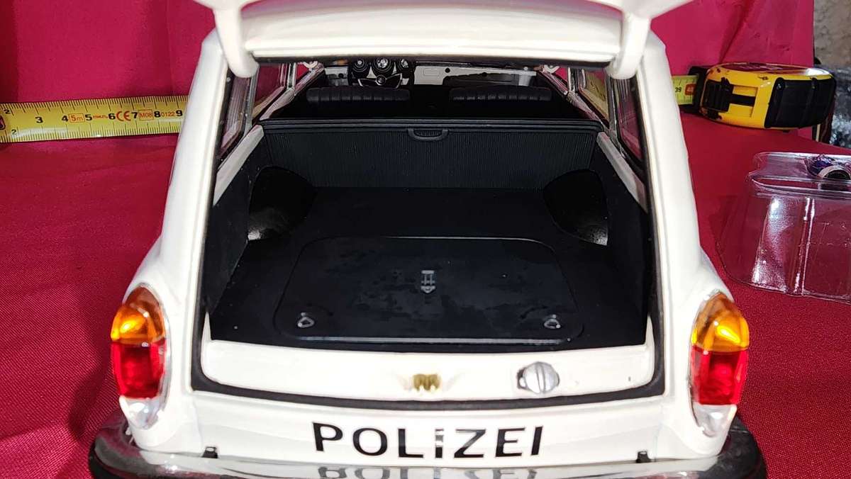 Volkswagen Notch-Back Station Wagon (Police) 1:18 Minichamps