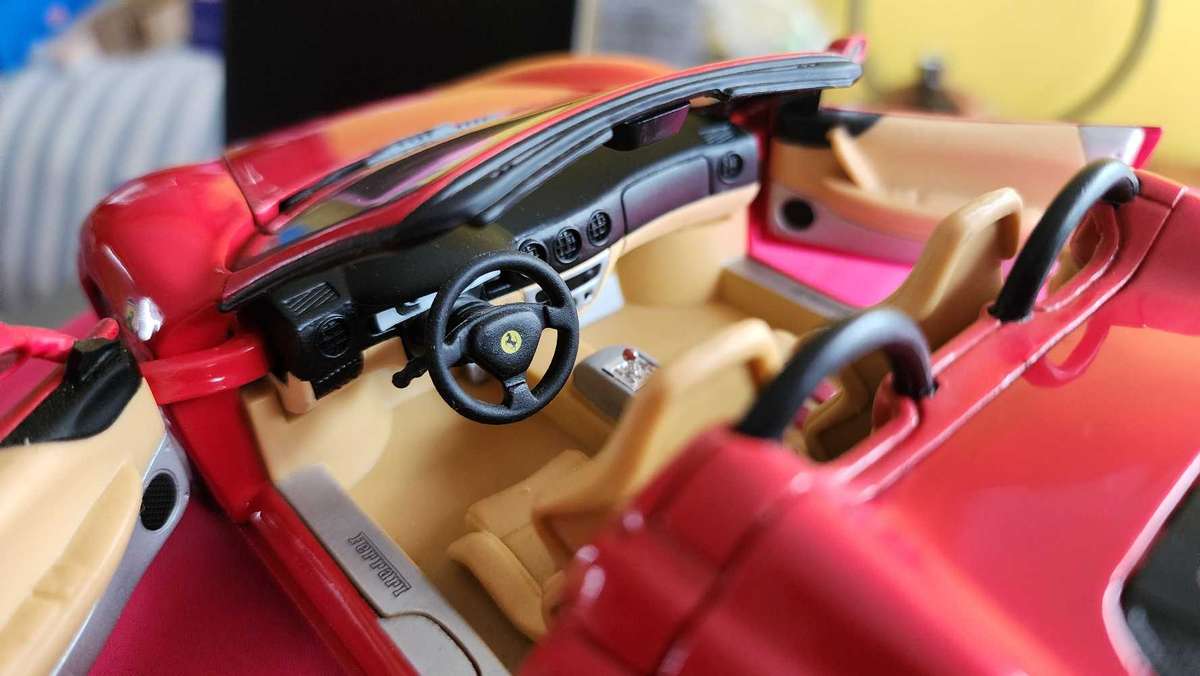 Ferrari 1:1> by Hotwheels