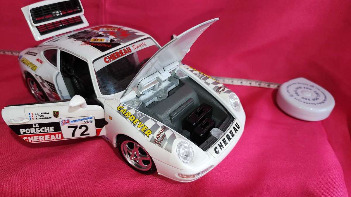 Porsche Carrera 911 90's  Bburago  (1:18)