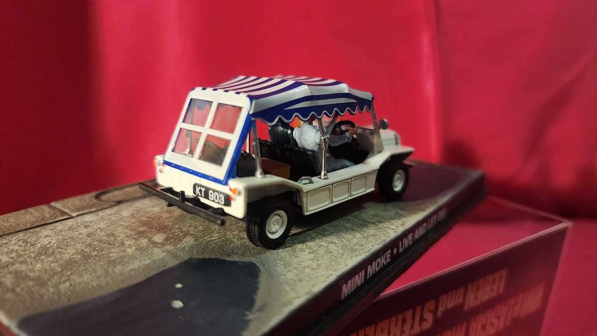 Mini Moke   James Bond