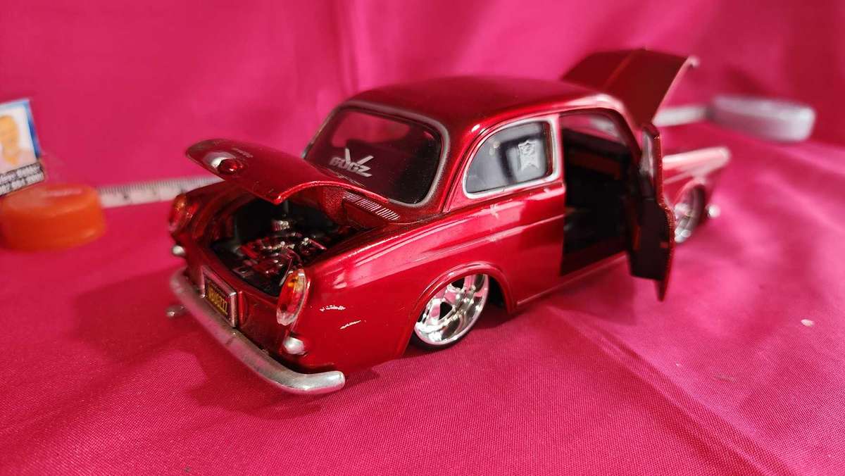 VW Notchback "Pimped" by Maisto