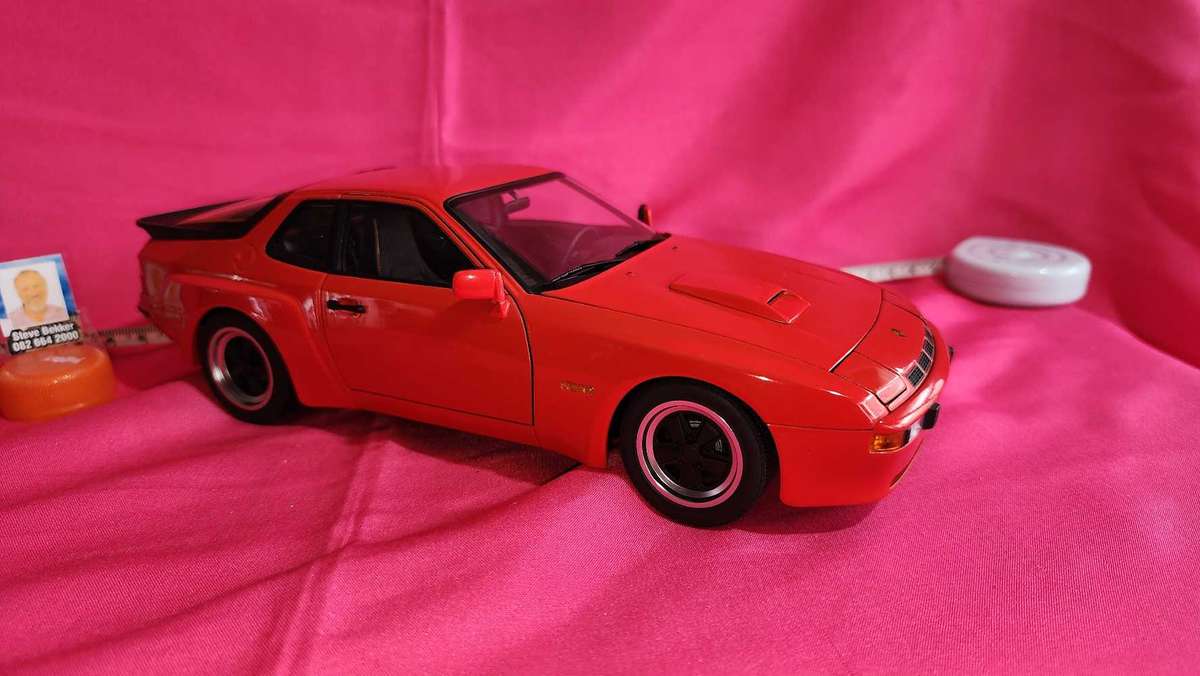 Porsche 924 ( Autoart ) 1:18