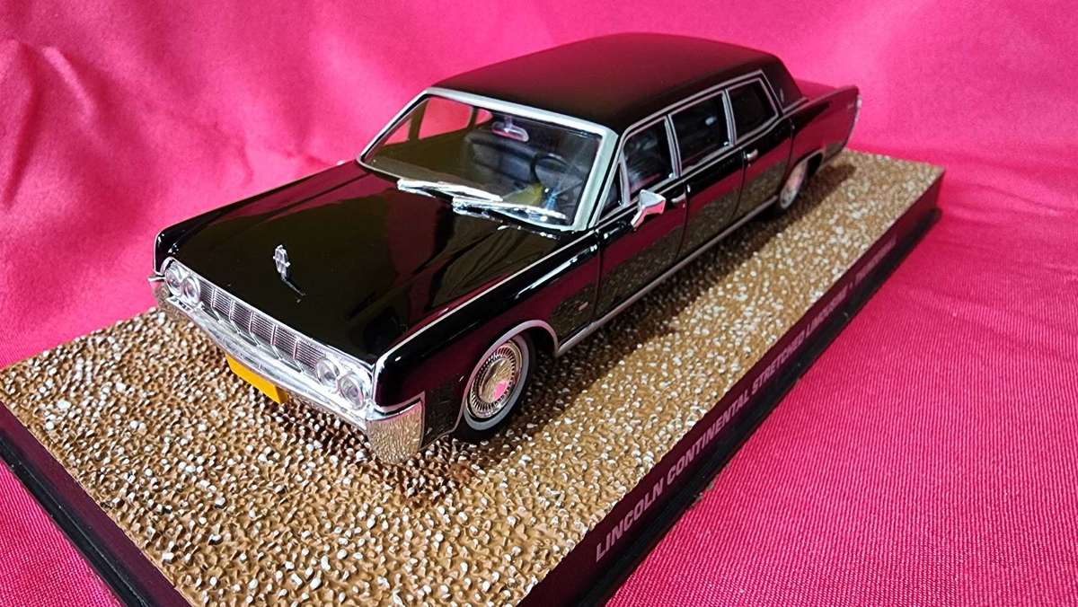 Lincoln Continental Stretched Limo (1:43)  James Bond