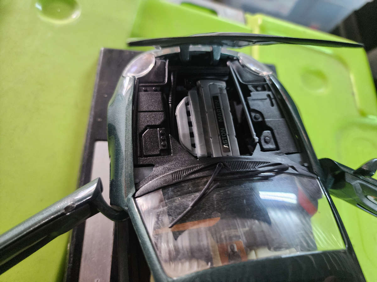 Aston Martin DB7 (1:18) Guiltoy