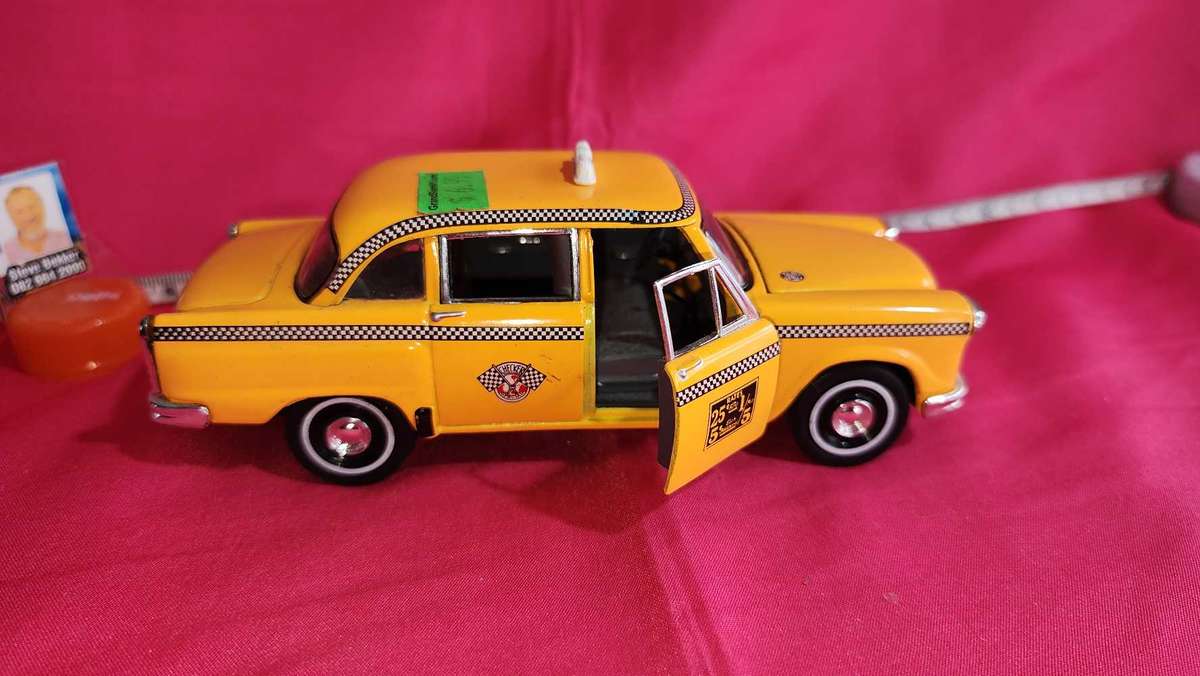 Checked Cab "50's Die-Cast 1:24