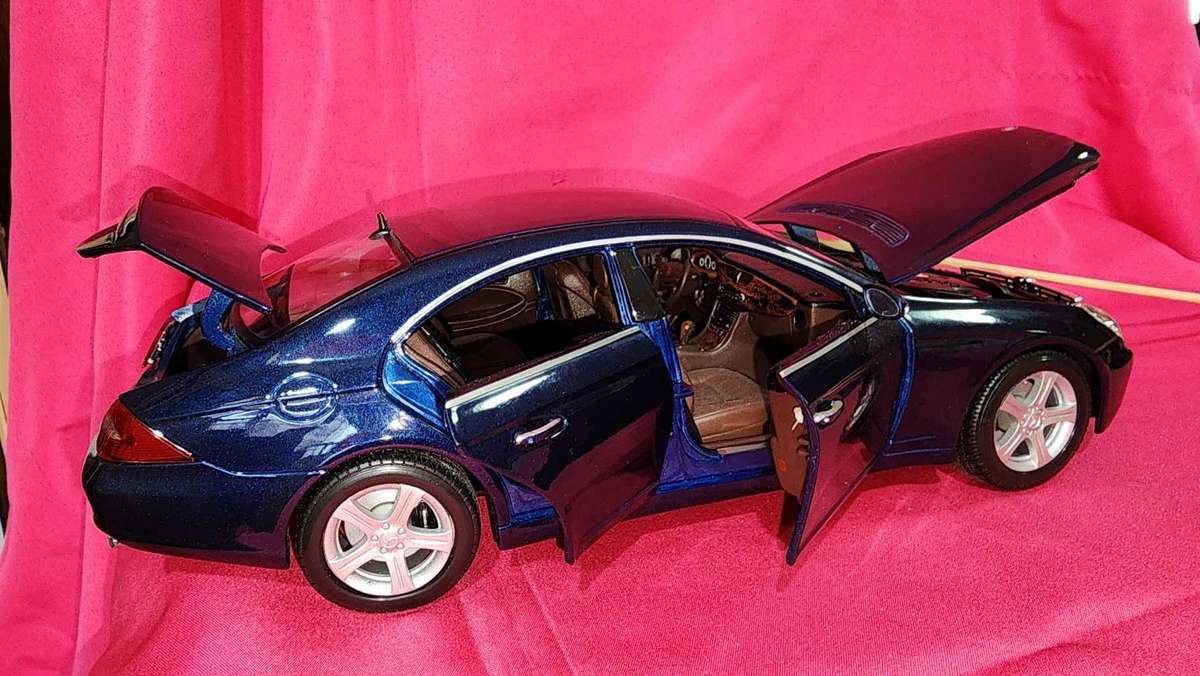 The Mercedes "CLS" 1:18