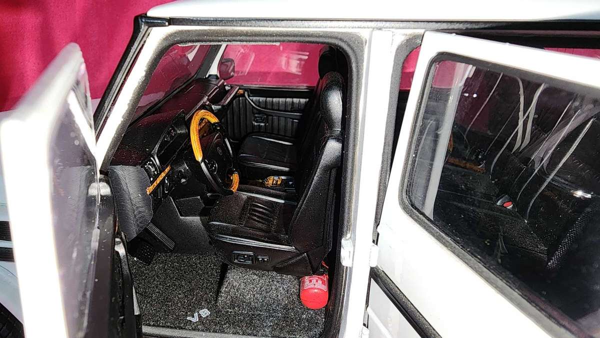 G-Wagon V8 Mercedes Benz (1:18)