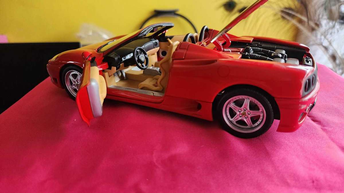 Ferrari 1:1> by Hotwheels