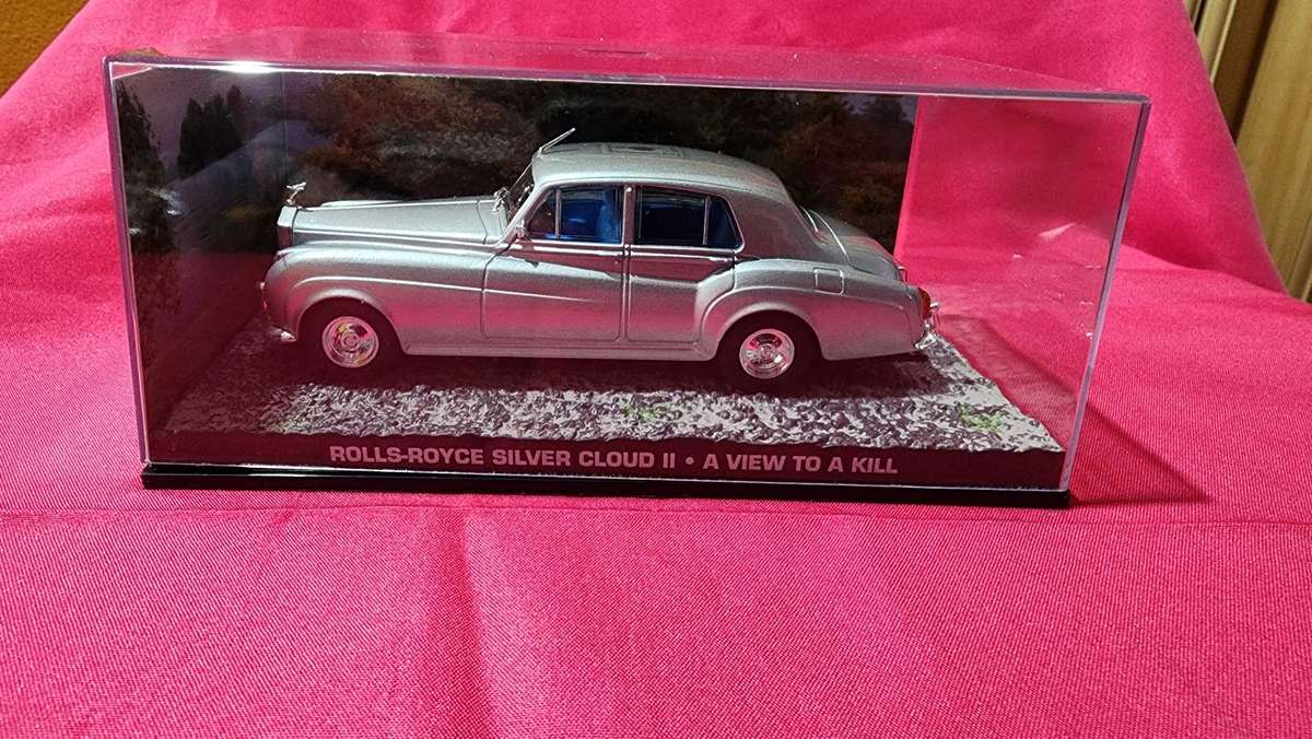 Rolls Royce Silver Cloud II (1;43) James Bond