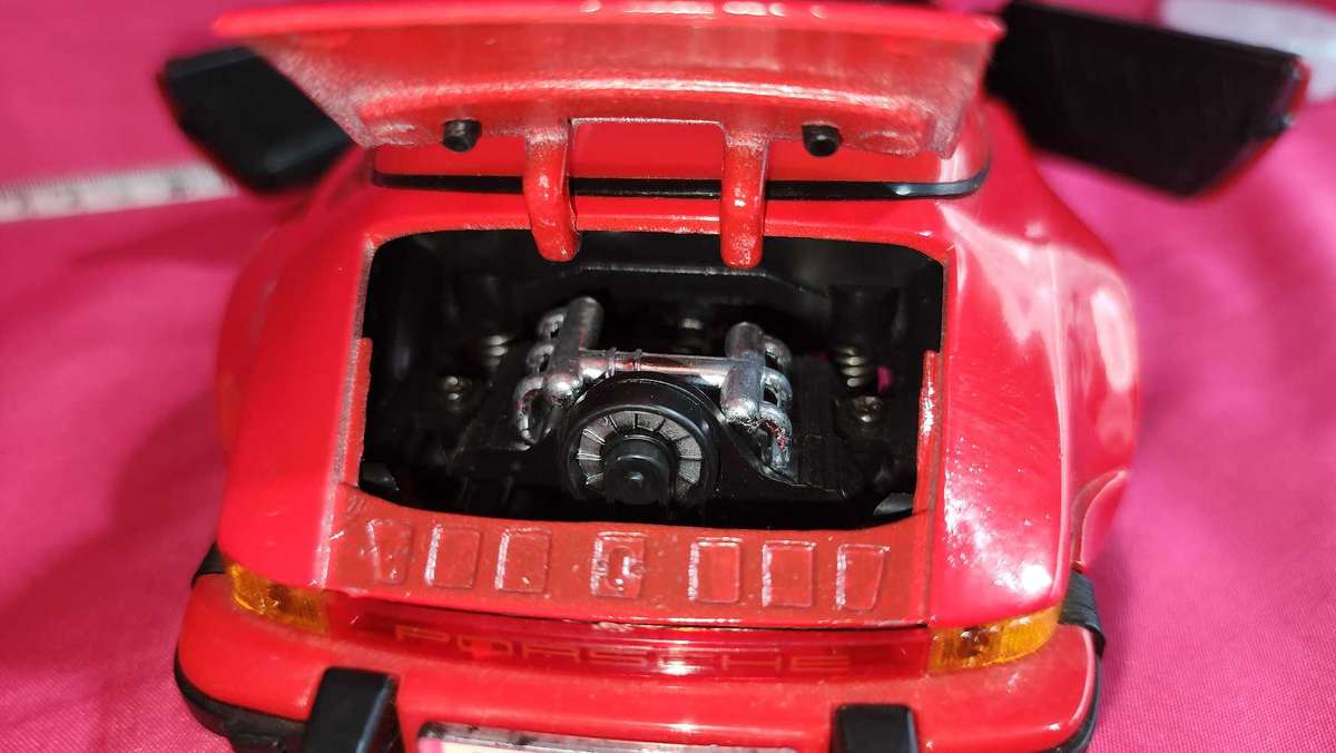 Porsche 911 Speedster (1:18) Maisto