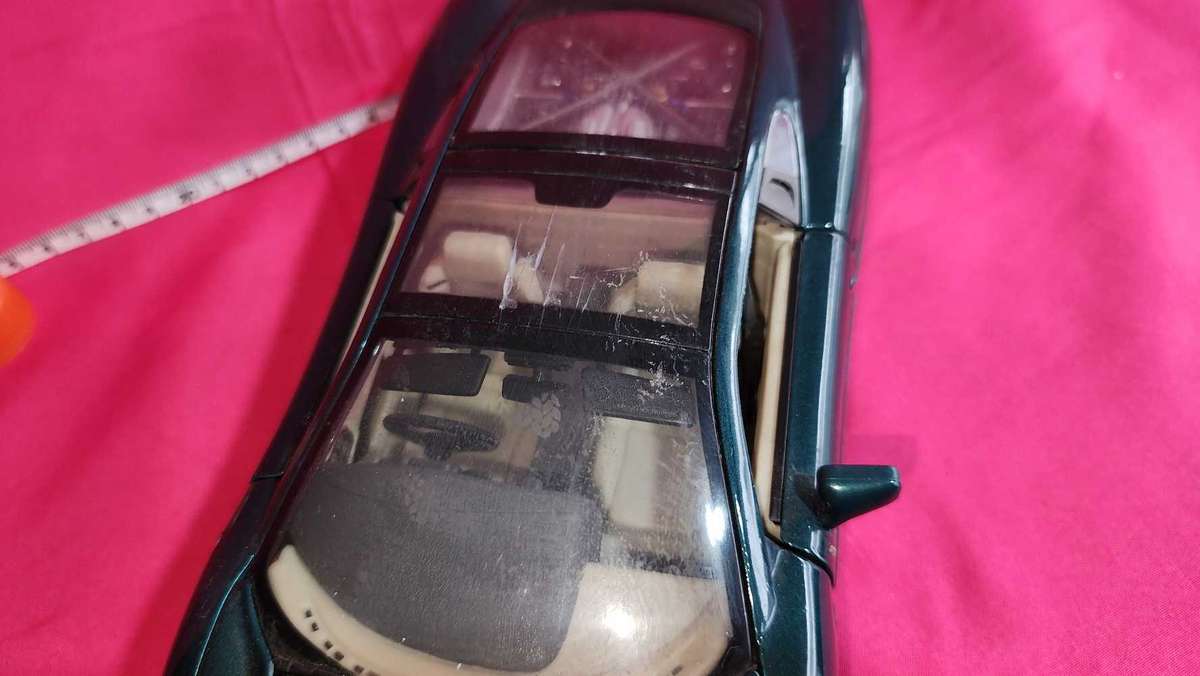 Jaguar X 220 (1:18) Maisto