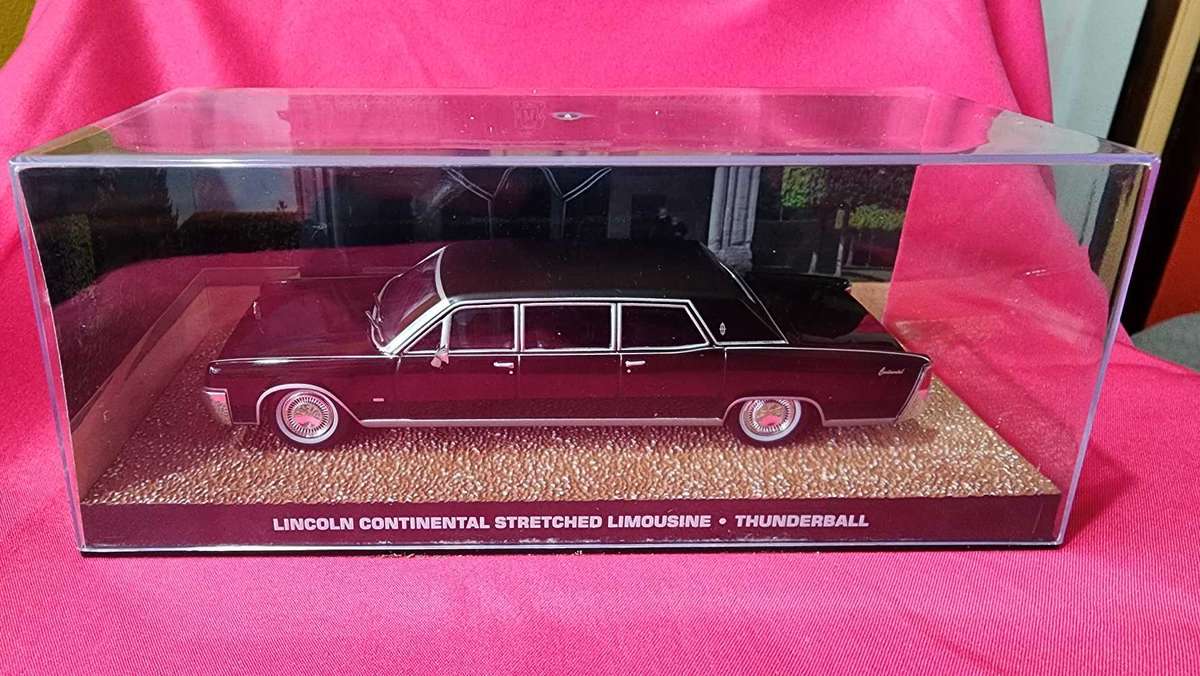Lincoln Continental Stretched Limo (1:43)  James Bond