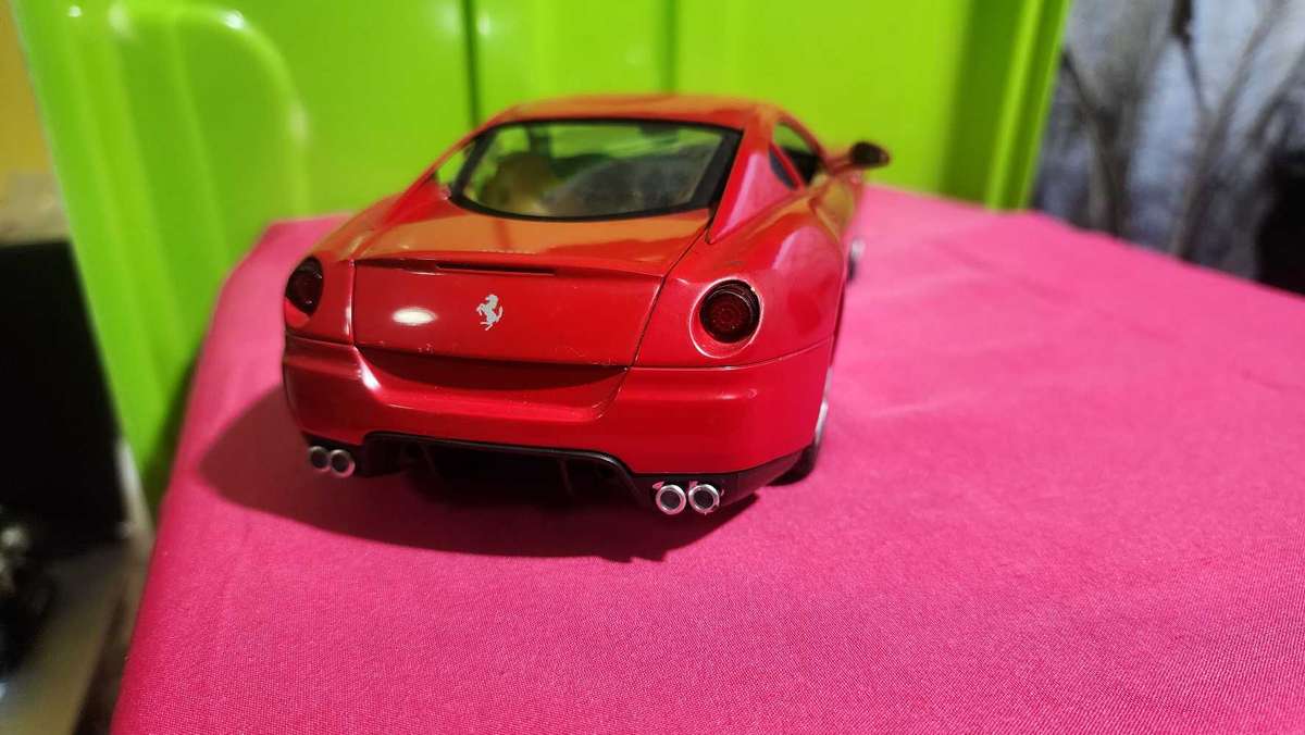 Ferrari 1:18