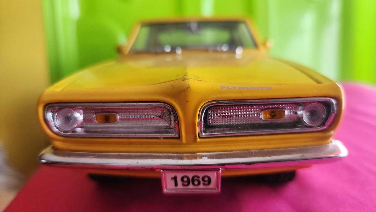 Valiant Baracuda "1:18" Plymouth Road Signature