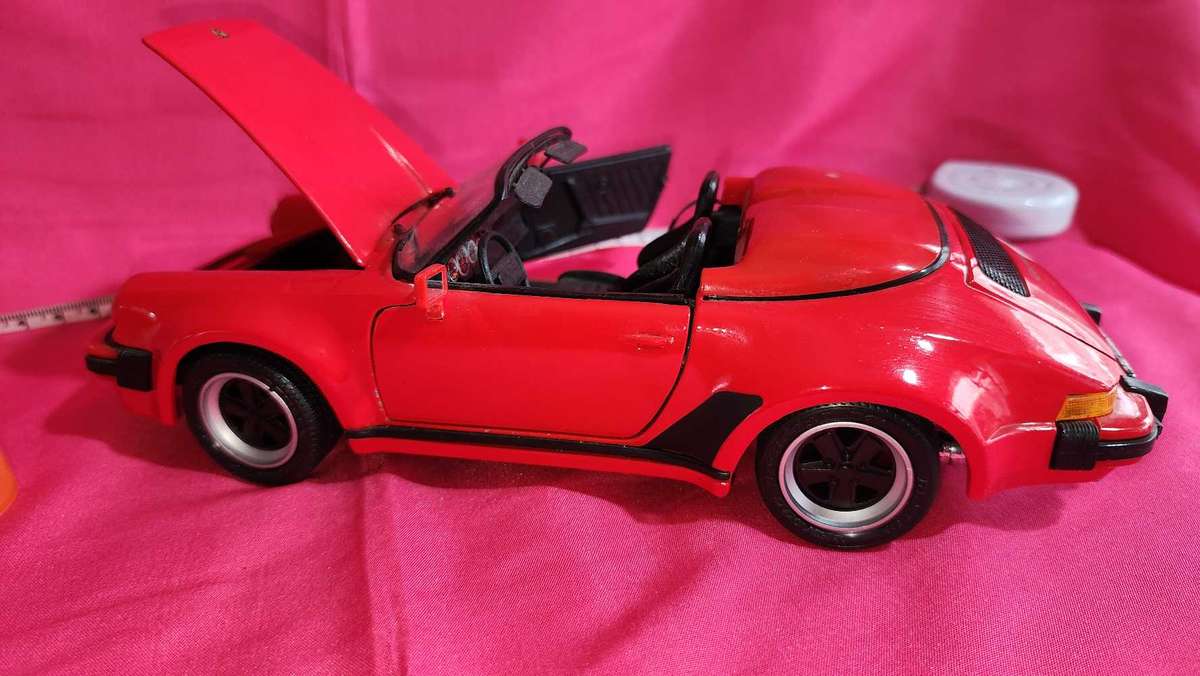 Porsche 911 Speedster (1:18) Maisto