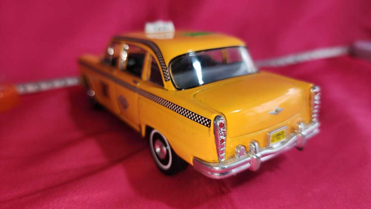 Checked Cab "50's Die-Cast 1:24
