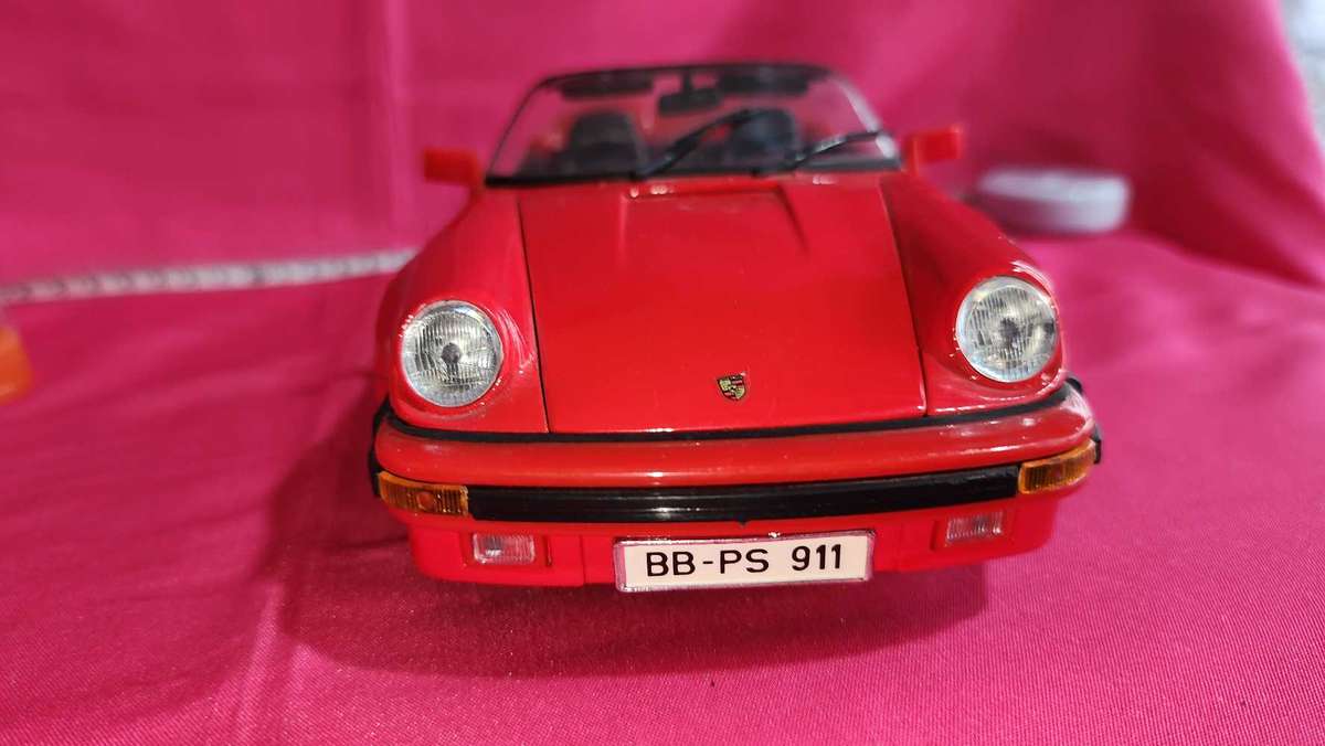 Porsche 911 Speedster (1:18) Maisto