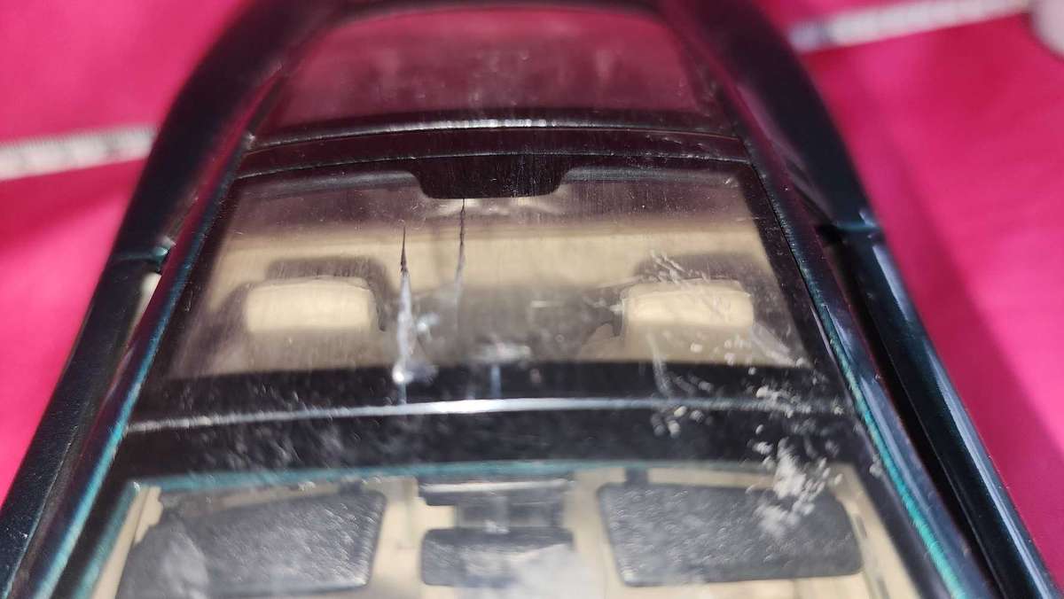 Jaguar X 220 (1:18) Maisto