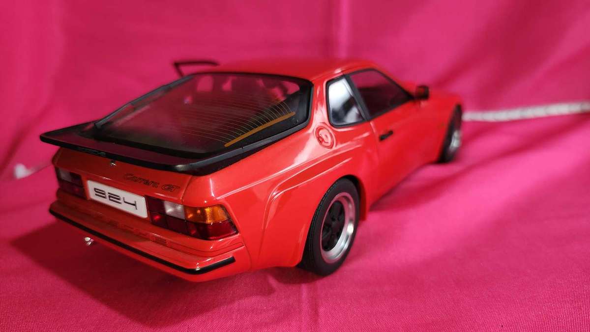 Porsche 924 ( Autoart ) 1:18