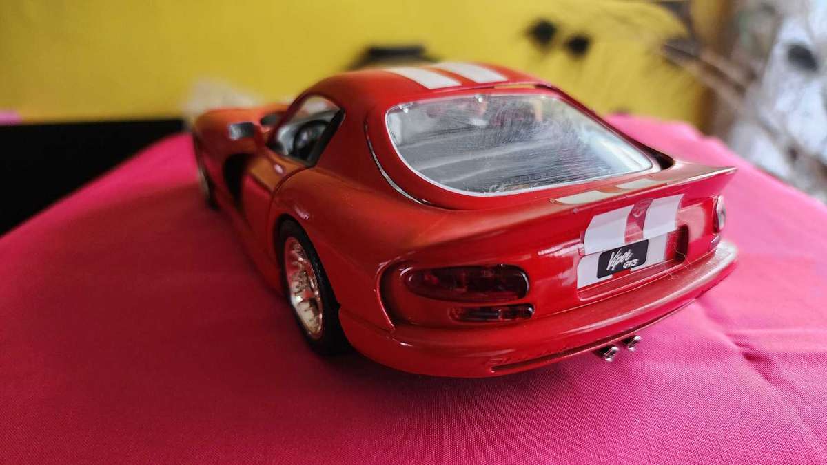 Viper GTS Coupe "Dodge" 1,18 Bburago