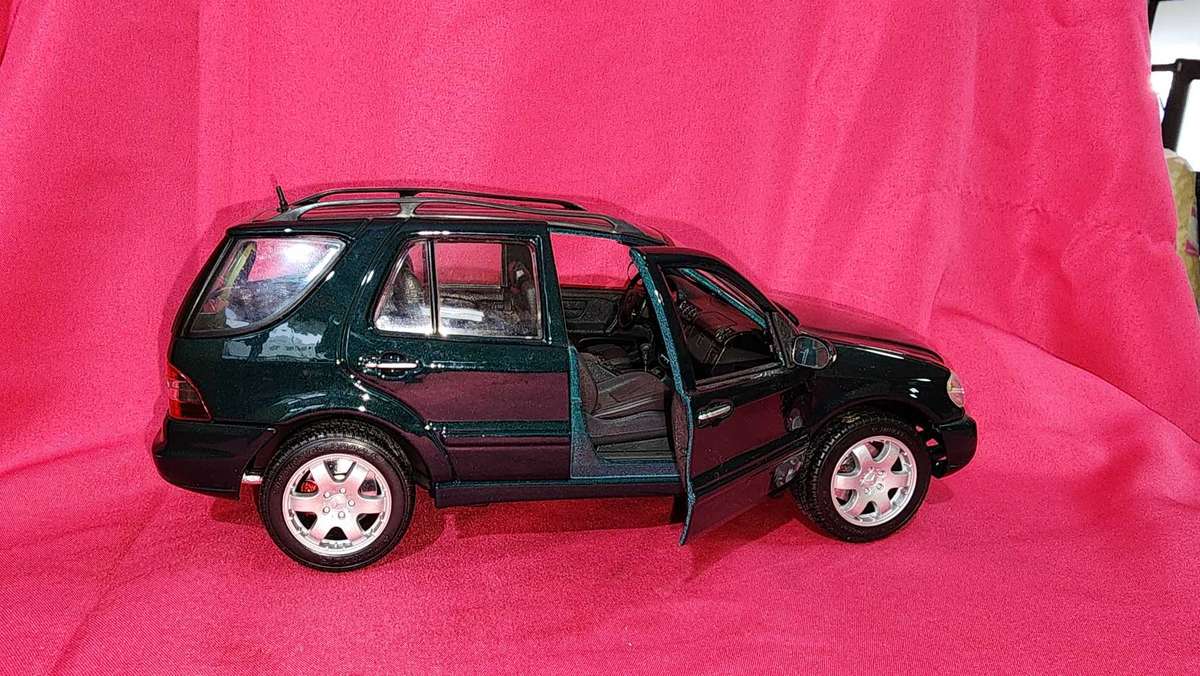 Mercedes ML (1:18)
