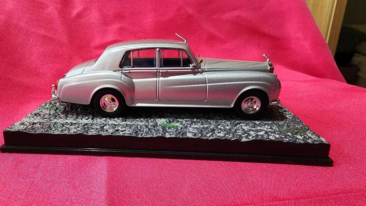 Rolls Royce Silver Cloud II (1;43) James Bond