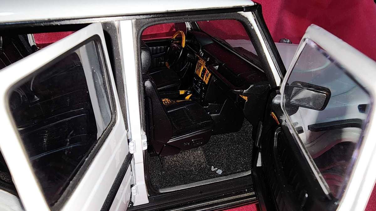 G-Wagon V8 Mercedes Benz (1:18)