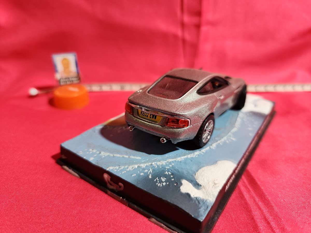 James Bond Aston Martin V12 Vanquish