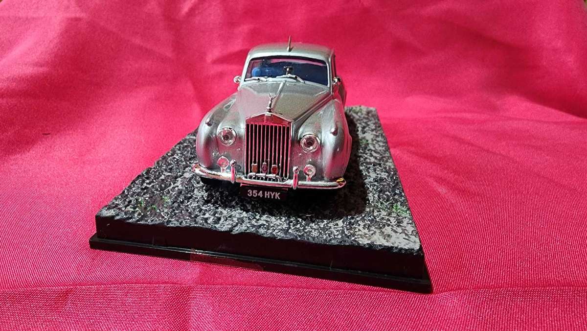 Rolls Royce Silver Cloud II (1;43) James Bond