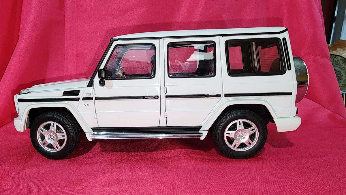 G-Wagon V8 Mercedes Benz (1:18)