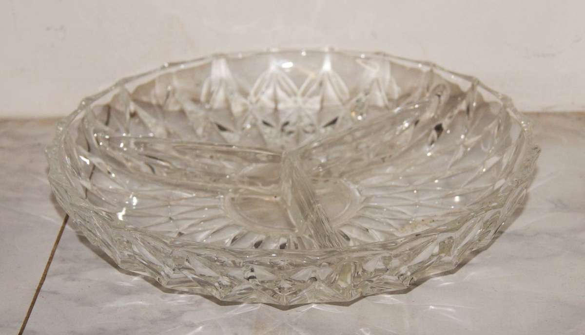 3 Division Glass Snack Dish (1of2)