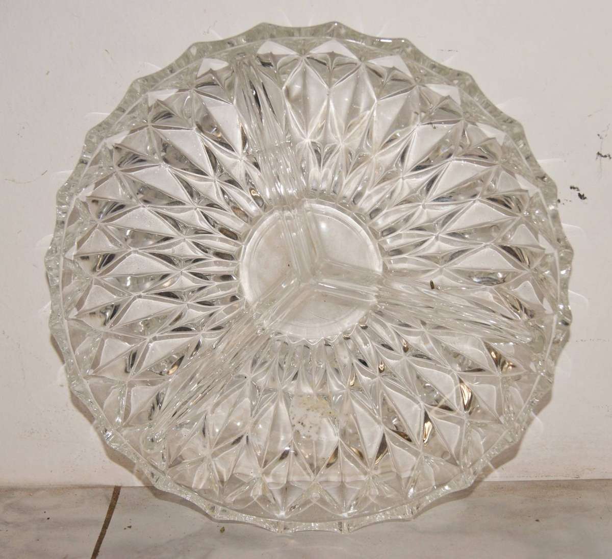 3 Division Glass Snack Dish (1of2)