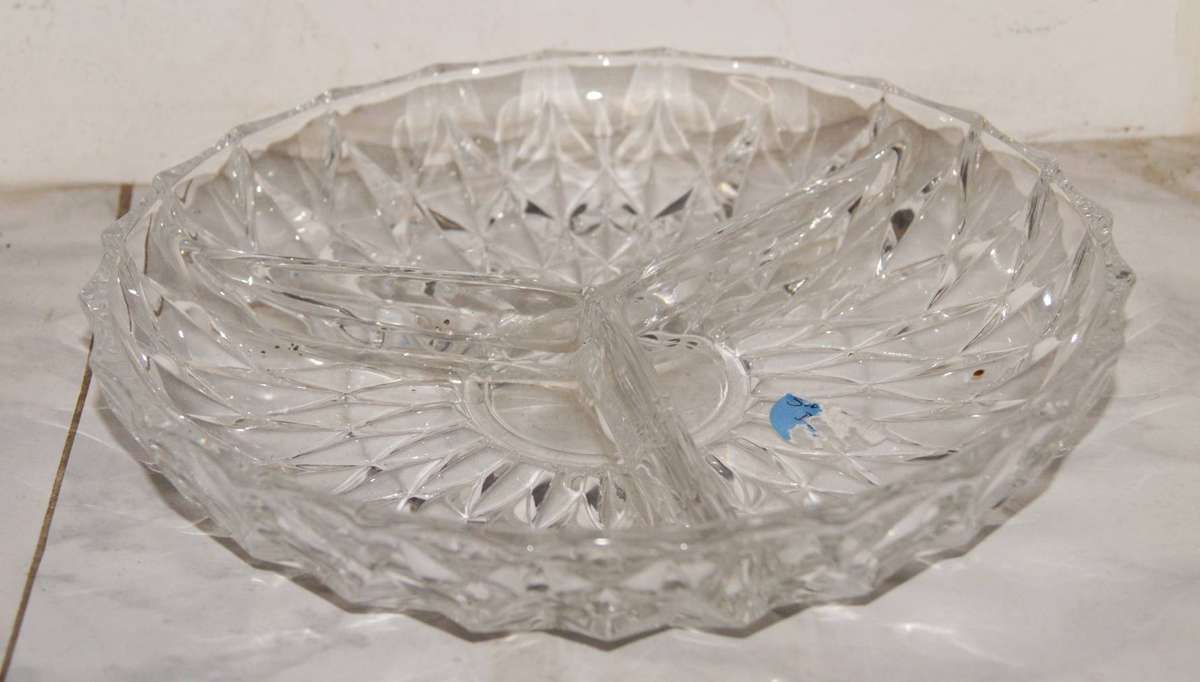 3 Division Glass Snack Dish (2of2)
