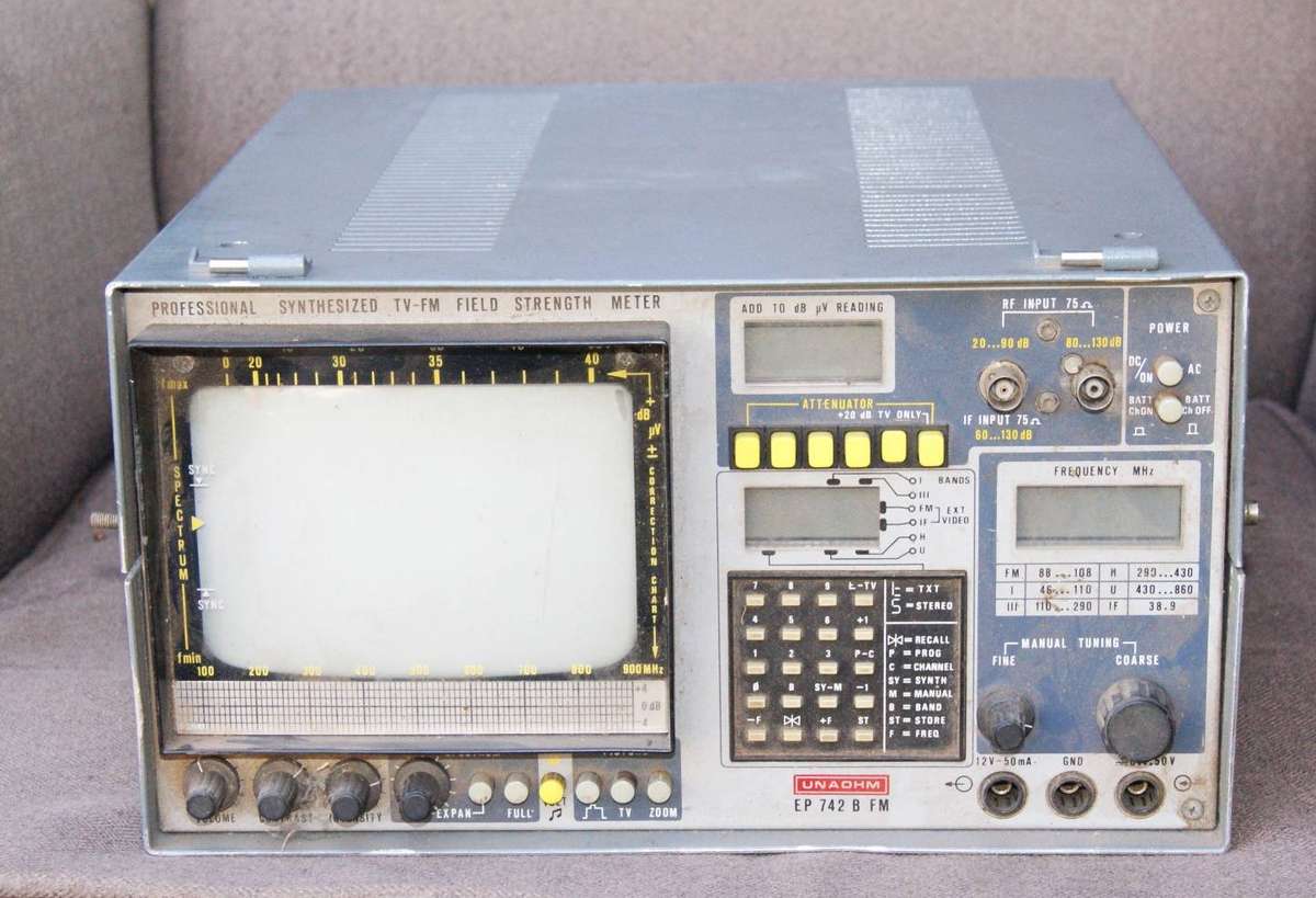 Vintage UNAOHM EP 742 B FM Field Strength Meter/ Spectrum Analyzer
