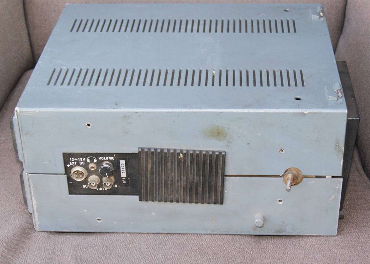 Vintage UNAOHM EP 742 B FM Field Strength Meter/ Spectrum Analyzer